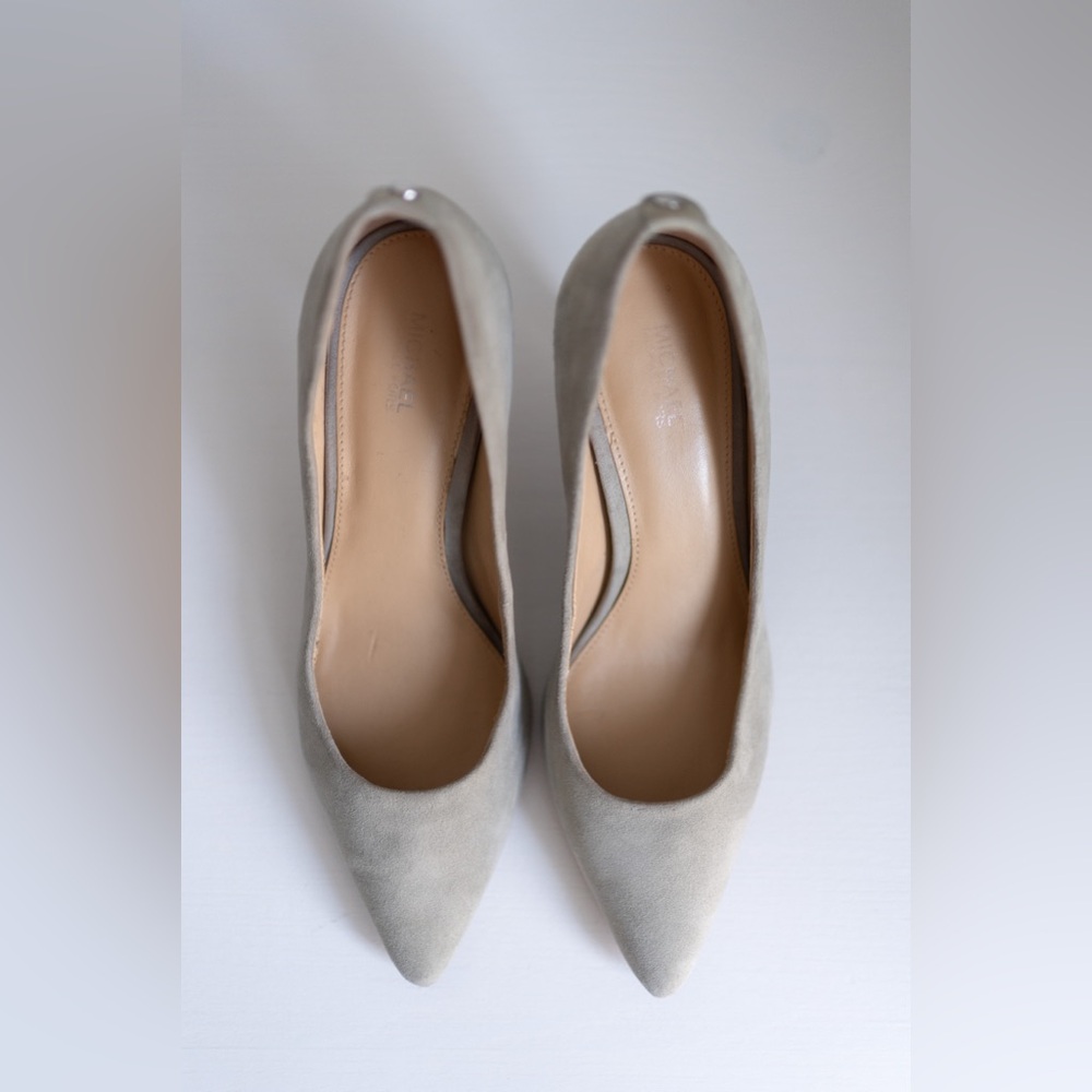 MICHAEL Michael Kors Flex Suede Mid-Heel Pumps | Dusty Blue | Size 8.5 - Picture 2 of 5
